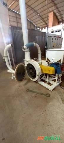 Imagem Moinho Vieira MCD 530 (20cv) + Ciclone em polietileno e Moega em aço carbono Imagem Moinho Vieira MCD 530 (20cv) + Ciclone em polietileno e Moega em aço carbono