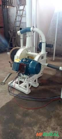 Imagem Moinho Vieira MCD 530 (20cv) + Ciclone em polietileno e Moega em aço carbono Imagem Moinho Vieira MCD 530 (20cv) + Ciclone em polietileno e Moega em aço carbono