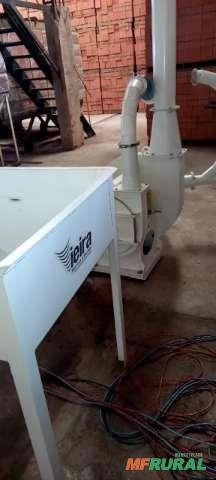 Imagem Moinho Vieira MCD 530 (20cv) + Ciclone em polietileno e Moega em aço carbono Imagem Moinho Vieira MCD 530 (20cv) + Ciclone em polietileno e Moega em aço carbono