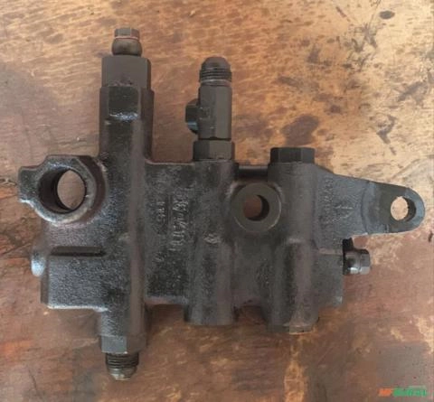 CILINDRO DE ACIONAMENTO DA TRAÇÃO TRATOR TL75 Imagem CILINDRO DE ACIONAMENTO DA TRAÇÃO TRATOR TL75