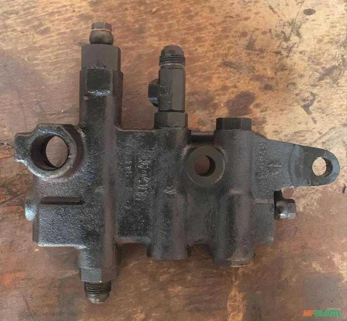 CILINDRO DE ACIONAMENTO DA TRAÇÃO TRATOR TL75 Imagem CILINDRO DE ACIONAMENTO DA TRAÇÃO TRATOR TL75