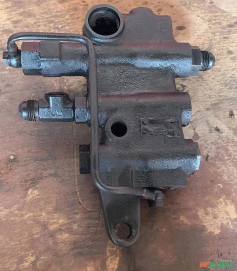 Imagem CILINDRO DE ACIONAMENTO DA TRAÇÃO TRATOR TL75 Imagem CILINDRO DE ACIONAMENTO DA TRAÇÃO TRATOR TL75