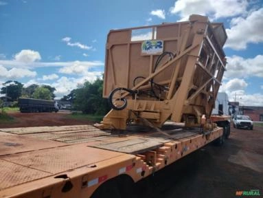 Transbordo grãos bica de descarregamento Imagem Transbordo grãos bica de descarregamento