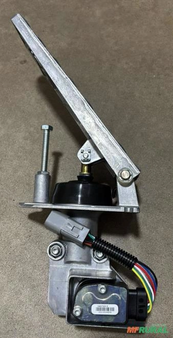 Imagem PEDAL DO ACELERADOR PÁ CARREGADEIRA - NEW HOLLAND - CASE - CNH Imagem PEDAL DO ACELERADOR PÁ CARREGADEIRA - NEW HOLLAND - CASE - CNH