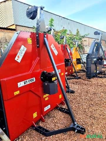 Roçadeira Santagro 1700 Imagem Roçadeira Santagro 1700