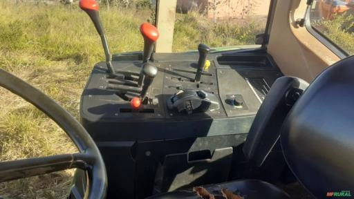 Imagem Trator John Deere 6600 4x4 ano 02 Imagem Trator John Deere 6600 4x4 ano 02