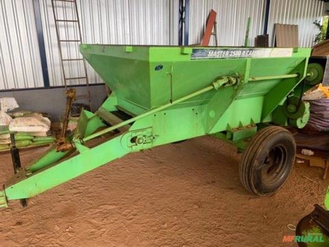Distribuidor Fertilizantes e Corretivos Piccin Master 2500 D Imagem Distribuidor Fertilizantes e Corretivos Piccin Master 2500 D