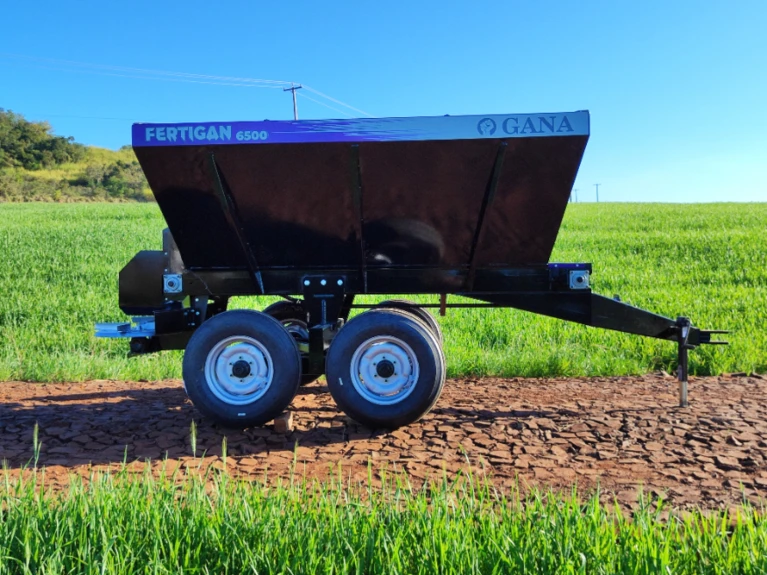 Distribuidor de Fertilizante Calcário e Adubo