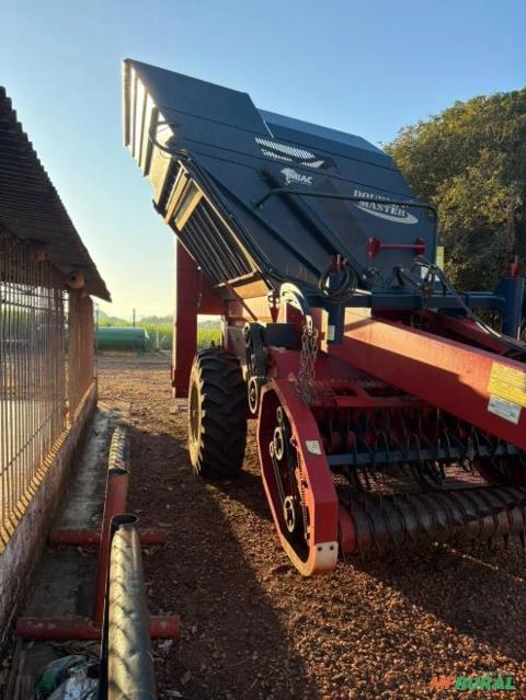 Recolhedora MIAC de Amendoim Double Master III Imagem Recolhedora MIAC de Amendoim Double Master III