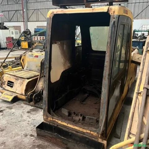 Cabine Escavadeira Komatsu PC-200 6B Usada Imagem Cabine Escavadeira Komatsu PC-200 6B Usada