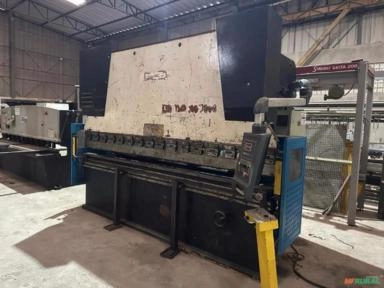 DOBRADEIRA HIDRÁULICA CNC – MARCA STRONG Imagem DOBRADEIRA HIDRÁULICA CNC – MARCA STRONG