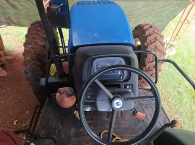Imagem Trator New Holland TL 75 E 4x4 ano 15 Imagem Trator New Holland TL 75 E 4x4 ano 15
