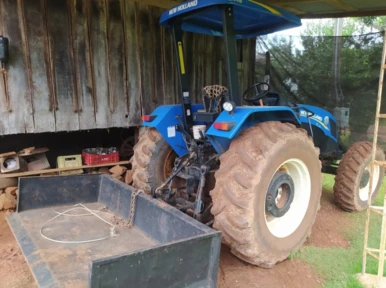 Imagem Trator New Holland TL 75 E 4x4 ano 15 Imagem Trator New Holland TL 75 E 4x4 ano 15