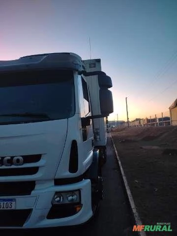 Caminhão Iveco Tector 240E25 Plataforma 6x2 ano 10 Imagem Caminhão Iveco Tector 240E25 Plataforma 6x2 ano 10