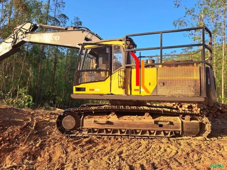 Escavadeira Havester Volvo EC220D Ano 2019 Imagem Escavadeira Havester Volvo EC220D Ano 2019