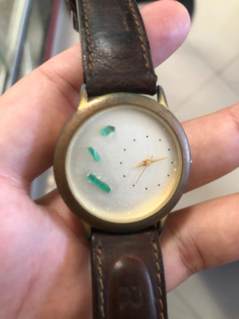 Relógio Suíço com Esmeraldas Colombianas Imagem Relógio Suíço com Esmeraldas Colombianas