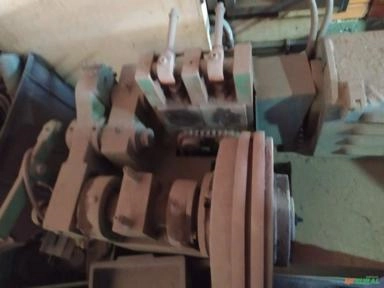 Maquina de cortar e endireitar arames com desboninadeira Imagem Maquina de cortar e endireitar arames com desboninadeira