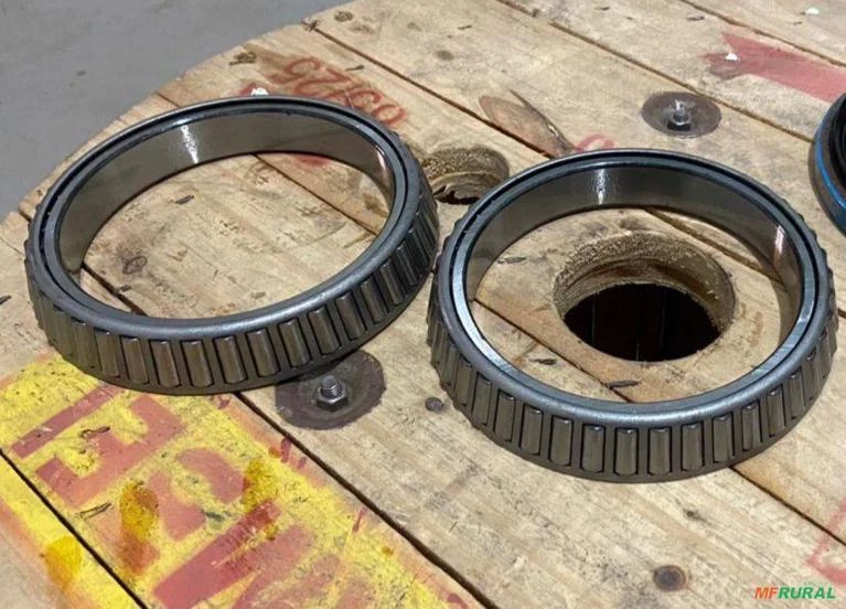 Rolamento capa e cone do cubo dianteiro JD 8420 Imagem Rolamento capa e cone do cubo dianteiro JD 8420