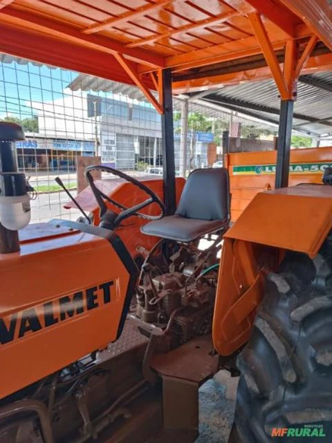 Trator Valtra/Valmet 88 4x2 ano 84