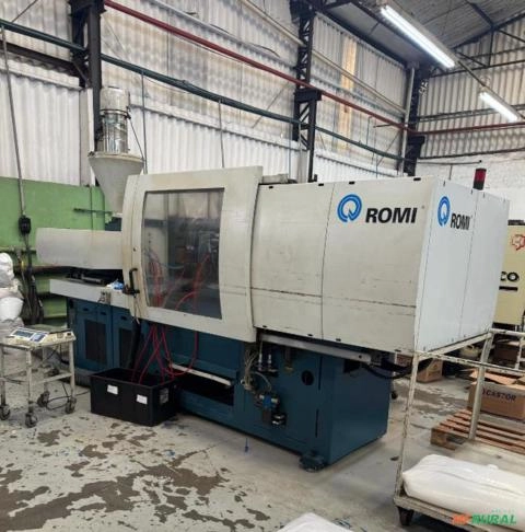 Injetora de Plástico 130 toneladas ROMI Imagem Injetora de Plástico 130 toneladas ROMI