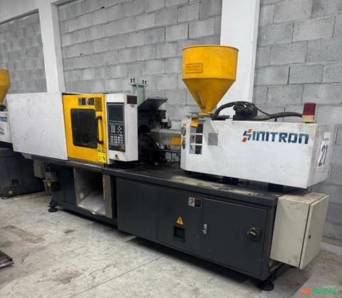 Injetora de Plástico 90 toneladas Sinitron Imagem Injetora de Plástico 90 toneladas Sinitron