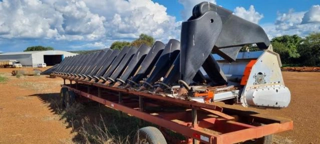 Plataforma de Milho GTS X10 (20 linhas x 50cm) Imagem Plataforma de Milho GTS X10 (20 linhas x 50cm)