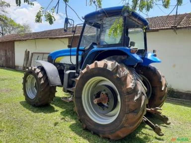 Trator New Holland TM 7020 4x4 ano 09