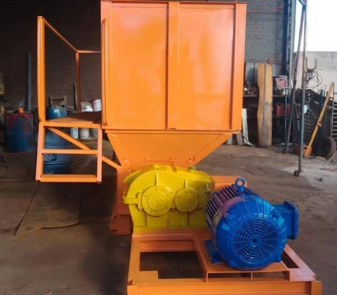 Quebrador de paletes e madeiras Imagem Quebrador de paletes e madeiras