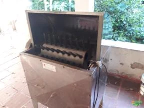 DEPENADOR DE FRANGO SEMIAUTOMÁTICO