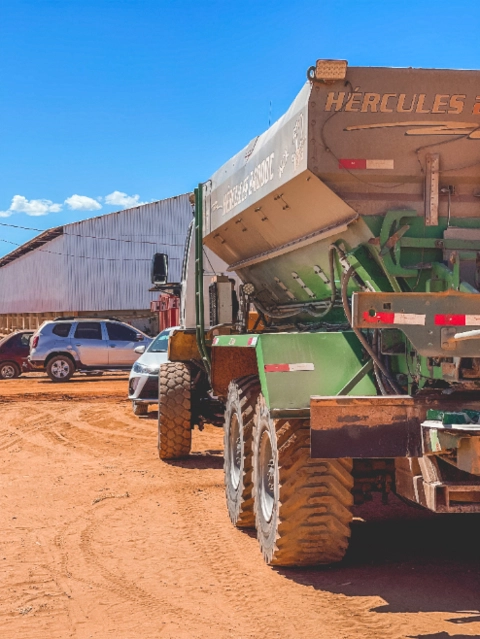 Imagem APLICAÇÃO DE CALCARIO, GESSO E ADUBOS - TAXA FIXA E VARIAVEL Imagem APLICAÇÃO DE CALCARIO, GESSO E ADUBOS - TAXA FIXA E VARIAVEL