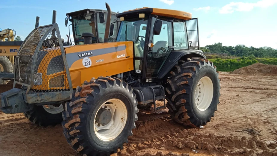 Locação de tratores agrícolas 4x4 com Guincho