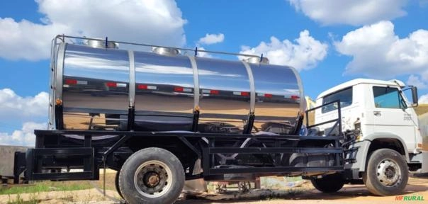 Imagem TANQUE RODOVIÁRIO TRANSPORTE DE LEITE Imagem TANQUE RODOVIÁRIO TRANSPORTE DE LEITE