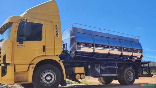 TANQUE RODOVIÁRIO TRANSPORTE DE LEITE Imagem TANQUE RODOVIÁRIO TRANSPORTE DE LEITE