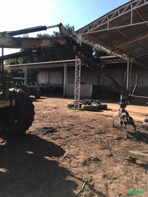 Imagem Trator Valmet 148 com carregador florestal Motocana Imagem Trator Valmet 148 com carregador florestal Motocana