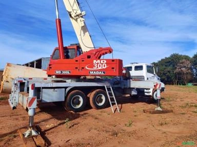 Caminhão MB 2638, acoplado com guindaste Madal, MD300L, ano 2008, com computador novo guipar Imagem Caminhão MB 2638, acoplado com guindaste Madal, MD300L, ano 2008, com computador novo guipar