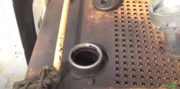 Imagem Trava Antifurto Combustível Carregadeira Caterpillar Imagem Trava Antifurto Combustível Carregadeira Caterpillar