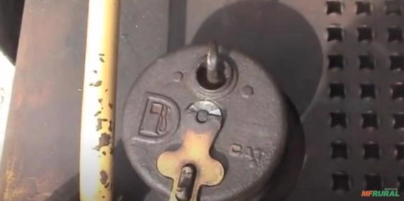 Imagem Trava Antifurto Combustível Carregadeira Caterpillar Imagem Trava Antifurto Combustível Carregadeira Caterpillar