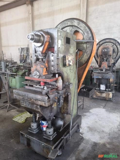 Lote de Maquinas de Serralheria industrial pesada Imagem Lote de Maquinas de Serralheria industrial pesada