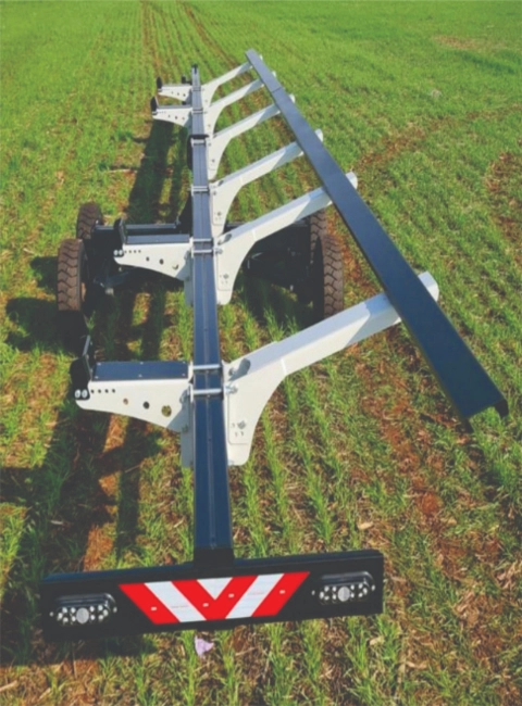 Imagem Carreta para transporte de plataforma. Imagem Carreta para transporte de plataforma.