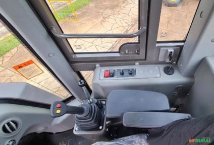 Imagem Pá-carregadeira LOVOL FL936H (NOVA) Imagem Pá-carregadeira LOVOL FL936H (NOVA)