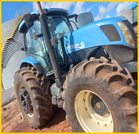 Trator New Holland T7.240 4x4 ano 13