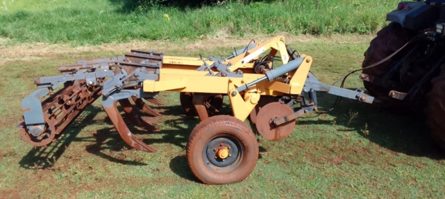 Subsolador 7 Hastes Tatu - 2011 Imagem Subsolador 7 Hastes Tatu - 2011