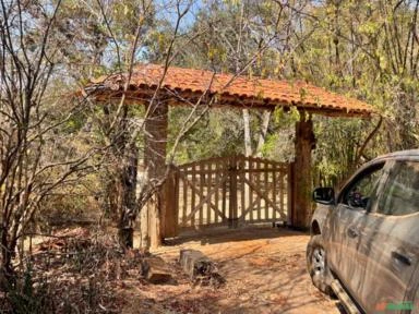 VENDE - SE FAZENDA PARA AGRICULTURA, MINERAÇÃO E TURISMO NO INTERIOR DE MG