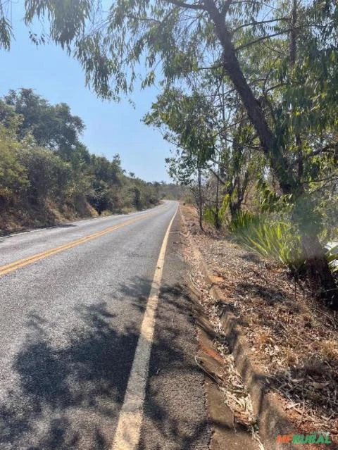 VENDE - SE FAZENDA PARA AGRICULTURA, MINERAÇÃO E TURISMO NO INTERIOR DE MG