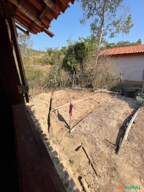 VENDE - SE FAZENDA PARA AGRICULTURA, MINERAÇÃO E TURISMO NO INTERIOR DE MG