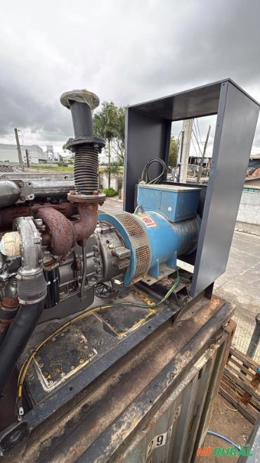 Gerador de energia 180kVA / 380V - Excelente Estado Imagem Gerador de energia 180kVA / 380V - Excelente Estado