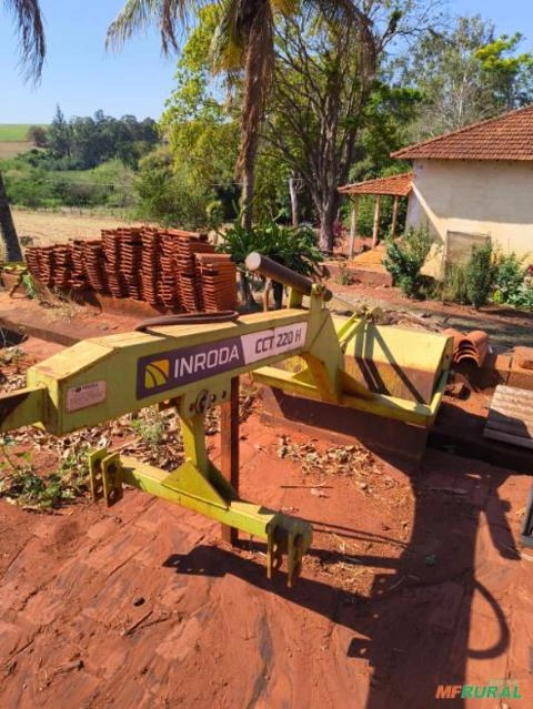 Pá traseira modelo CCT 220 H marca INRODA Imagem Pá traseira modelo CCT 220 H marca INRODA