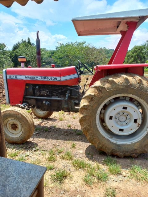 Imagem Trator Massey Ferguson 275 4x2 ano 82 Imagem Trator Massey Ferguson 275 4x2 ano 82
