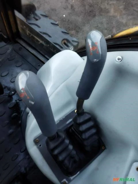 TRATOR VALTRA BH 210 ANO 2015