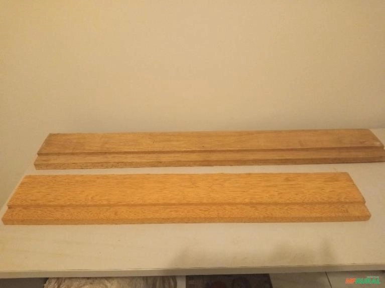 Marcos para porta de madeira Imagem Marcos para porta de madeira